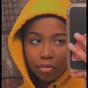 Meet your Posher, Muna